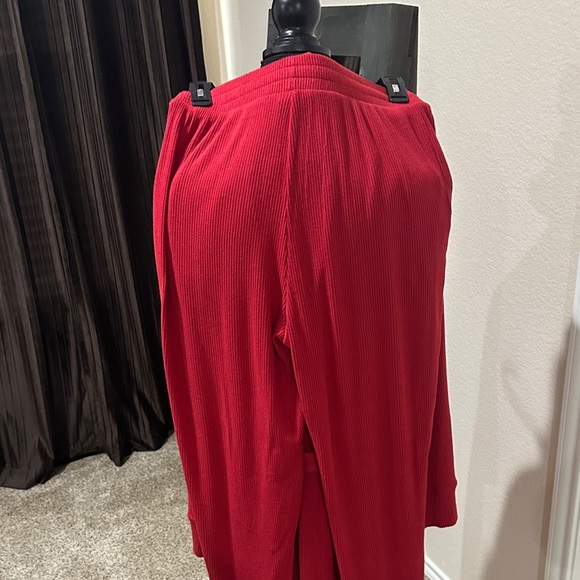 Lands End  Red Women's lounge/ pajamas set. Size medium. Super soft and light. - Picture 10 of 11